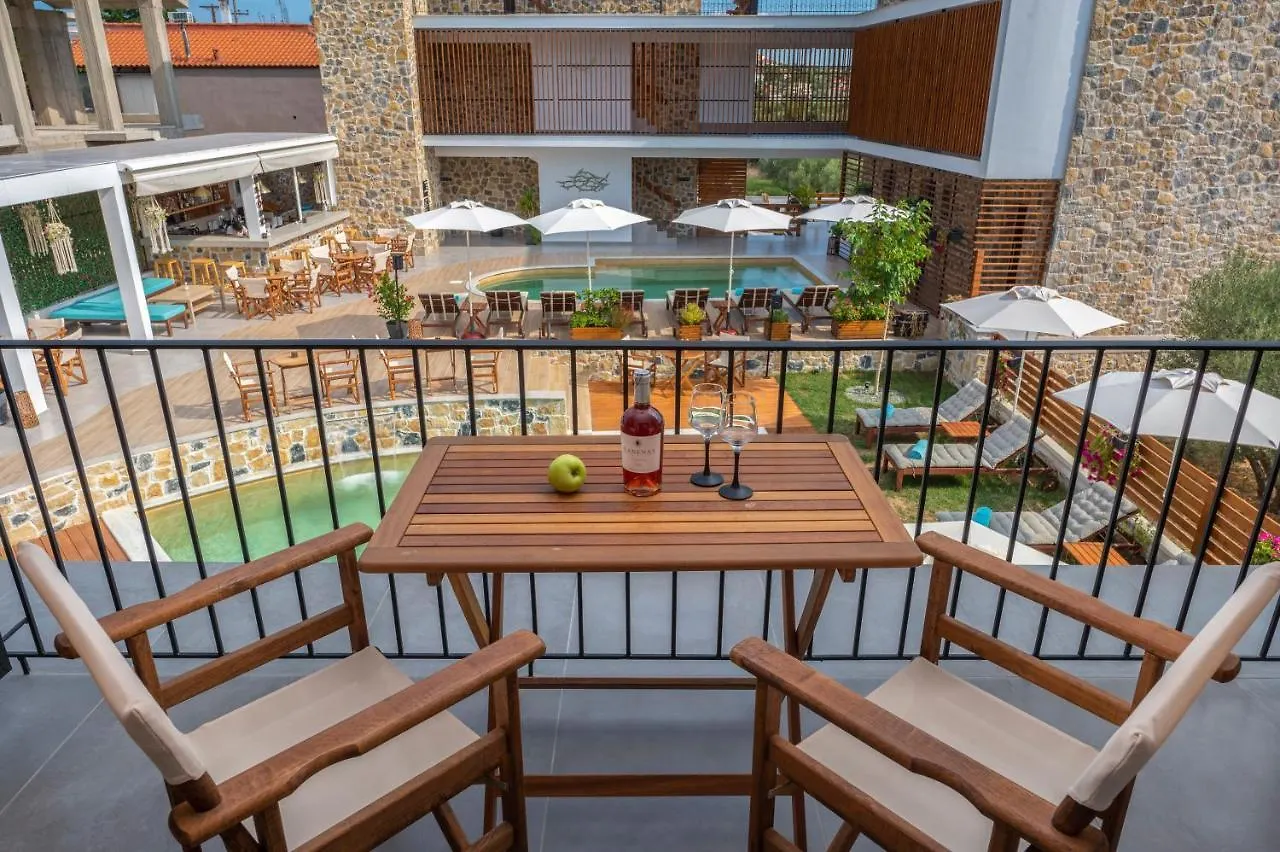 Dandelion Suites Nikiti  Hotel de apartamente